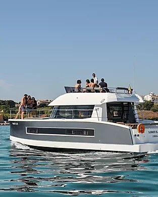 yacht tour lisbon